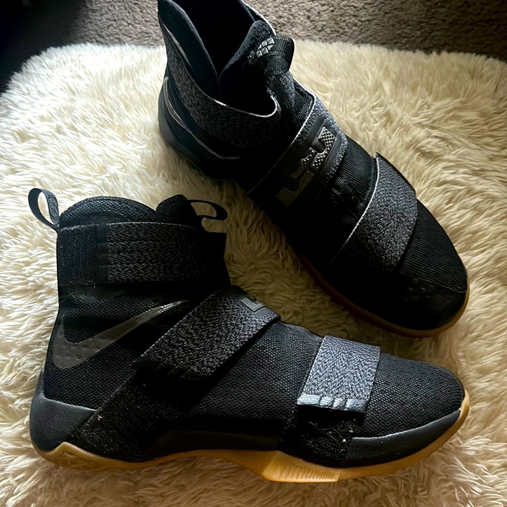 Lebron Nike